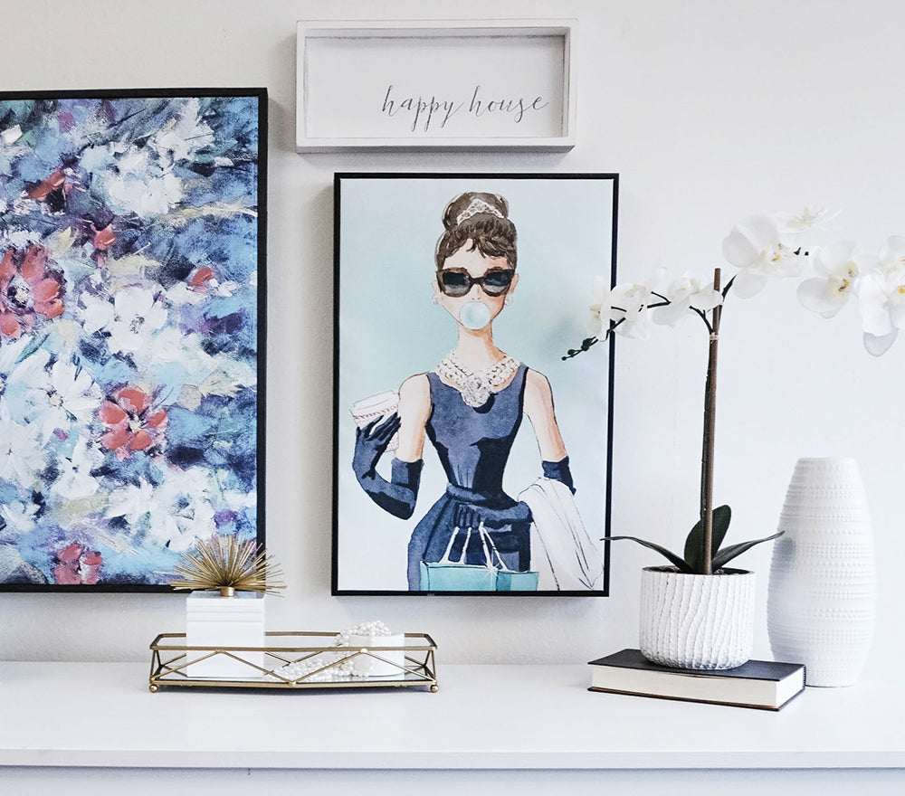 How to decorate above your dresser